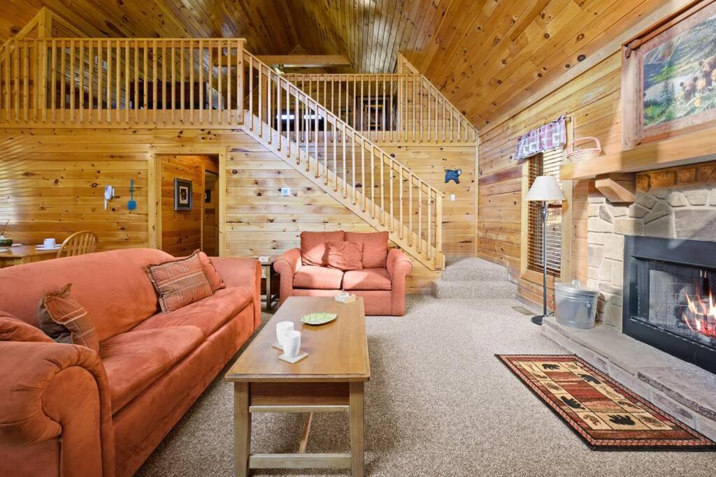 Beautiful 2 Bed Cabin With Hot Tub And Resort Pool Sevierville Ngoại thất bức ảnh