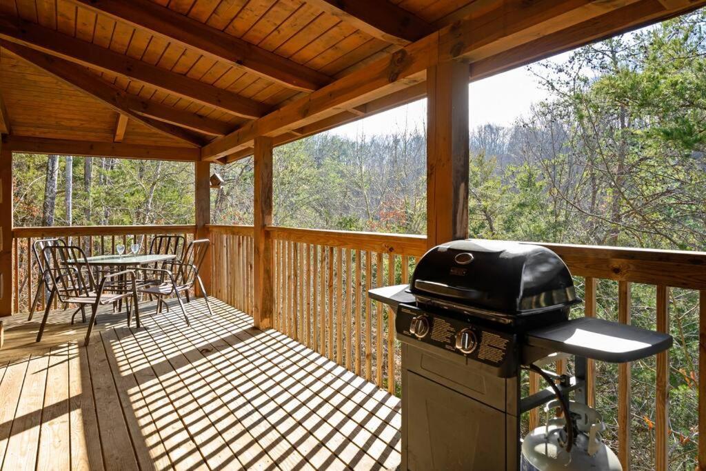 Beautiful 2 Bed Cabin With Hot Tub And Resort Pool Sevierville Ngoại thất bức ảnh