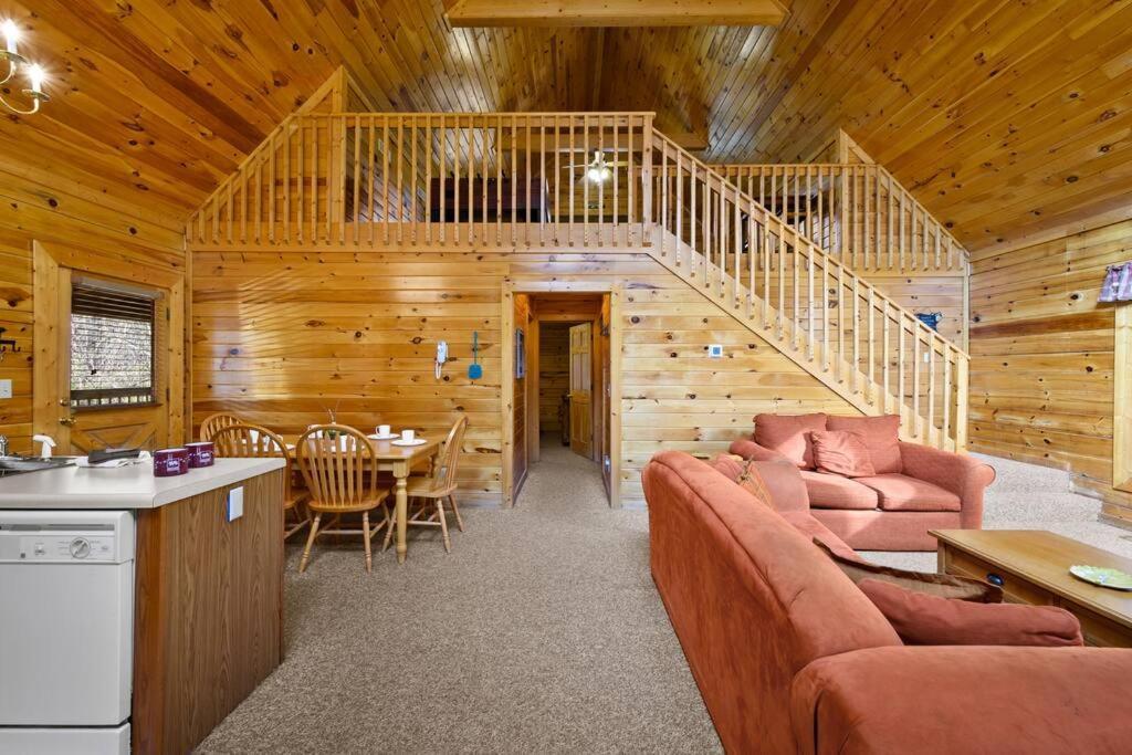 Beautiful 2 Bed Cabin With Hot Tub And Resort Pool Sevierville Ngoại thất bức ảnh