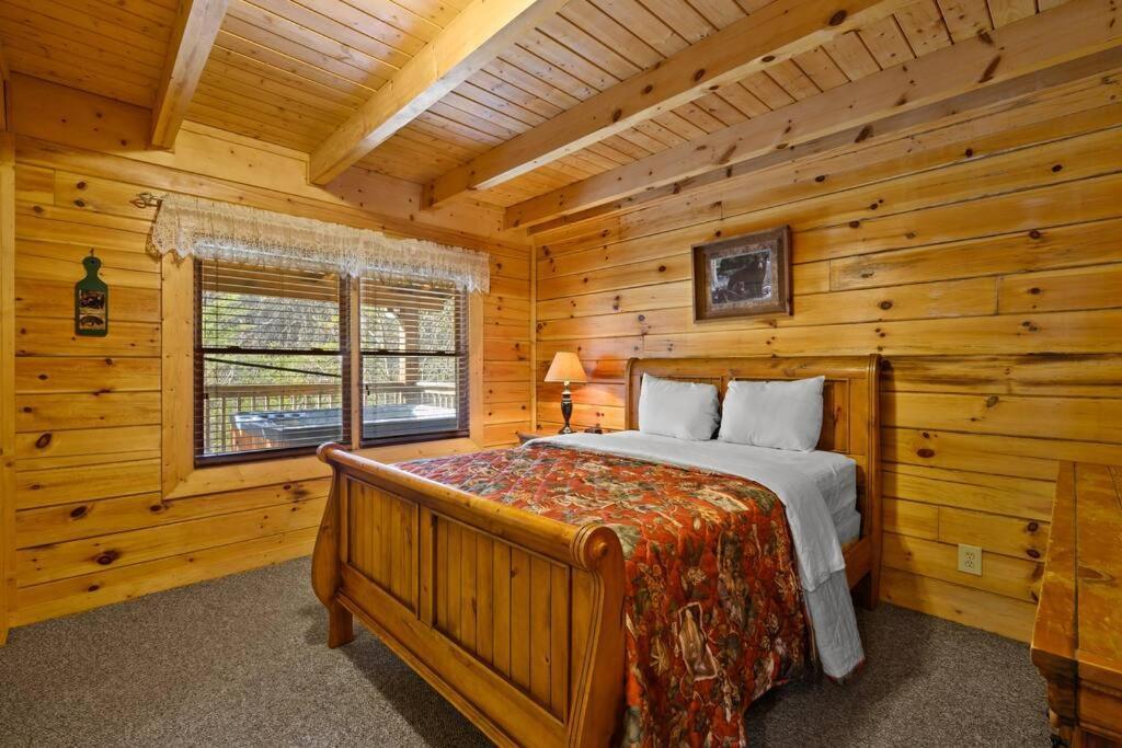 Beautiful 2 Bed Cabin With Hot Tub And Resort Pool Sevierville Ngoại thất bức ảnh