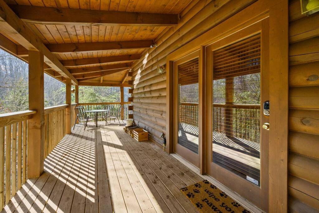 Beautiful 2 Bed Cabin With Hot Tub And Resort Pool Sevierville Ngoại thất bức ảnh