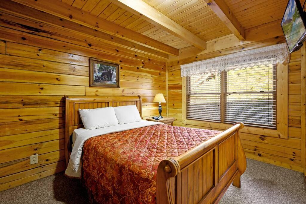 Beautiful 2 Bed Cabin With Hot Tub And Resort Pool Sevierville Ngoại thất bức ảnh