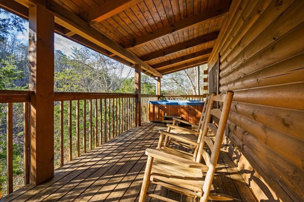 Beautiful 2 Bed Cabin With Hot Tub And Resort Pool Sevierville Ngoại thất bức ảnh