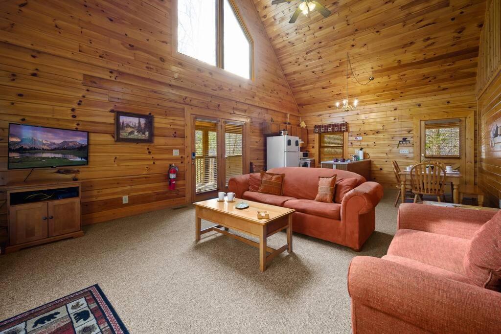 Beautiful 2 Bed Cabin With Hot Tub And Resort Pool Sevierville Ngoại thất bức ảnh