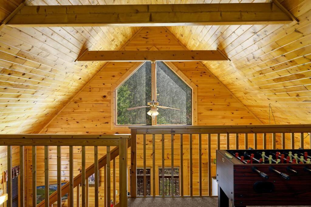 Beautiful 2 Bed Cabin With Hot Tub And Resort Pool Sevierville Ngoại thất bức ảnh