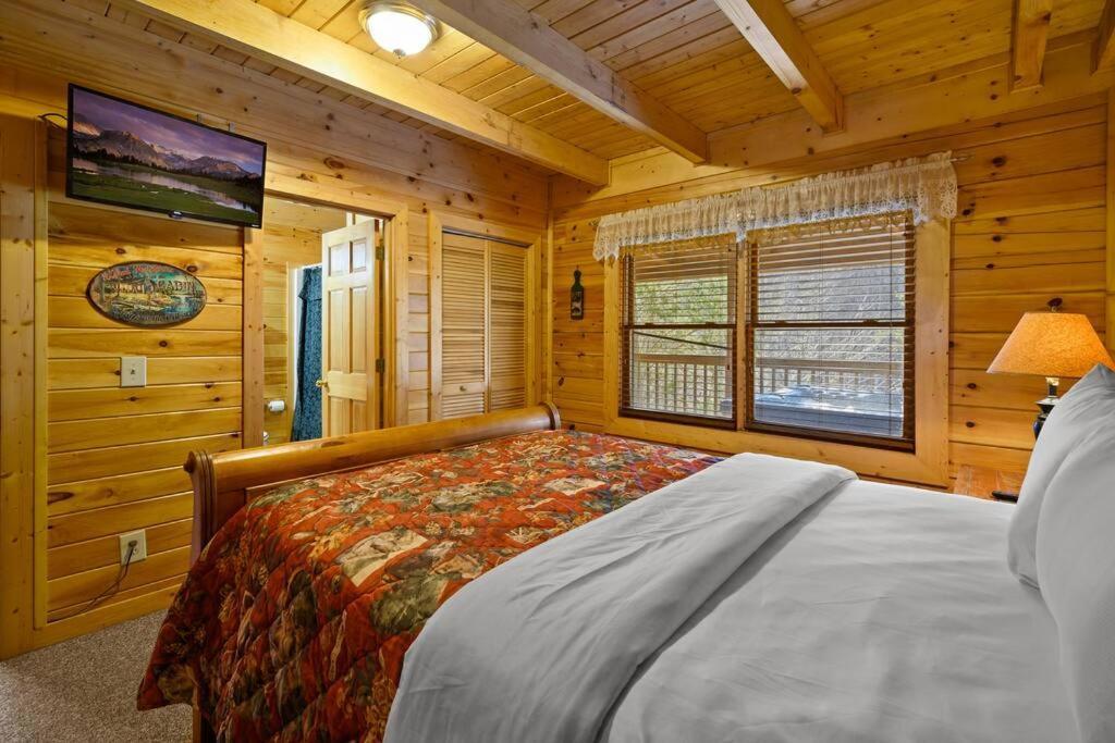 Beautiful 2 Bed Cabin With Hot Tub And Resort Pool Sevierville Ngoại thất bức ảnh