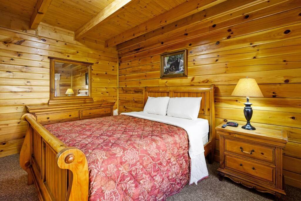 Beautiful 2 Bed Cabin With Hot Tub And Resort Pool Sevierville Ngoại thất bức ảnh